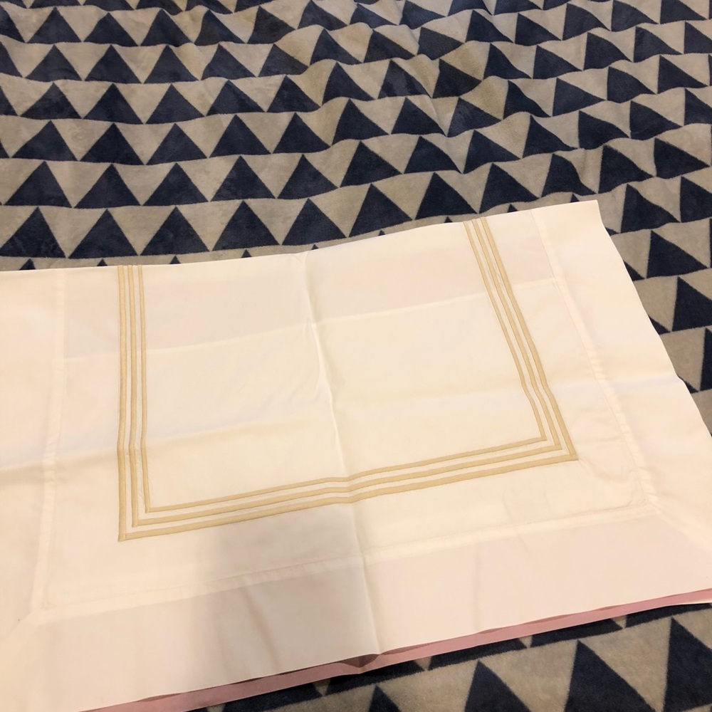 Pratesi pillow shams